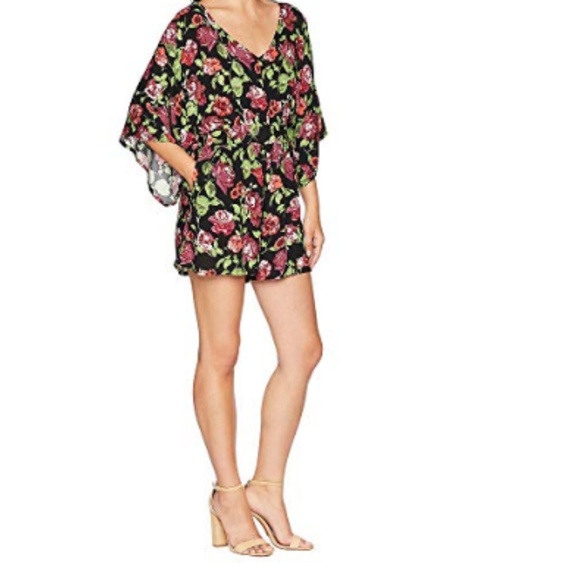Romeo & Juliet Couture Dresses & Skirts - ROMEO & JULIET COUTURE Floral V-Neck Romper M NWT